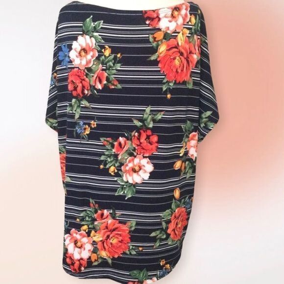 White Birch Tie‎ Front High Low Navy Floral Short Sleeve Tee size Med - Picture 6 of 10